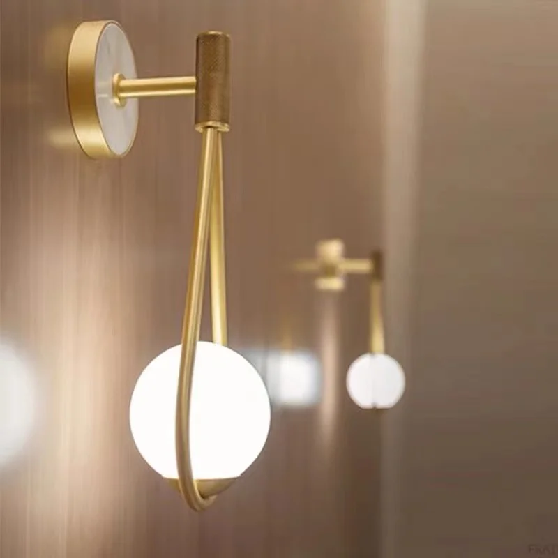 Modern LED glass ball golden wall lamp living room bedroom bedside aisle staircase Nordic wall mounted interior decoration lamp
Modern LED glass ball golden wall lamp living room bedroom bedside aisle staircase Nordic wall mounted interior decoration lamp