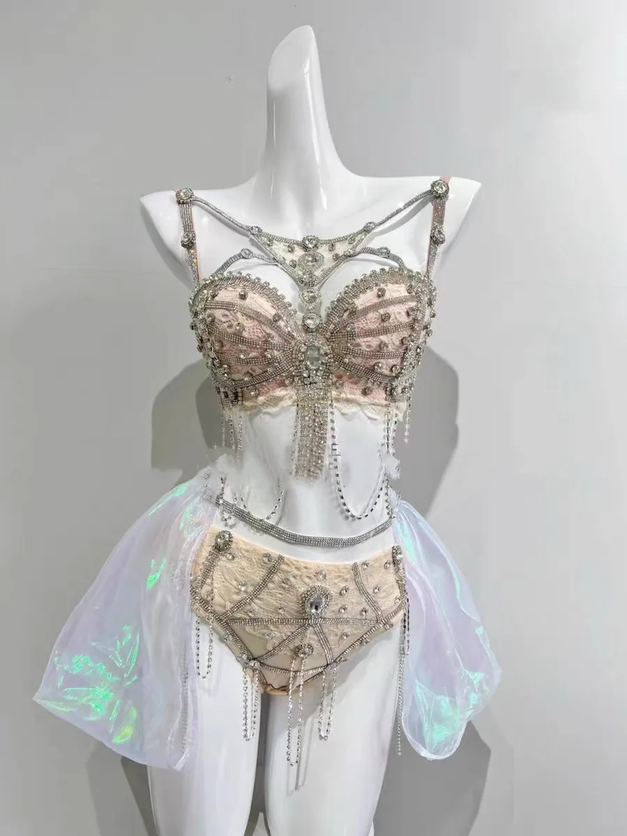 Electronic music festival pink skin color lace sparkling diamond mini skirt suit nightclub DS performance costume
Electronic music festival pink skin color lace sparkling diamond mini skirt suit nightclub DS performance costume