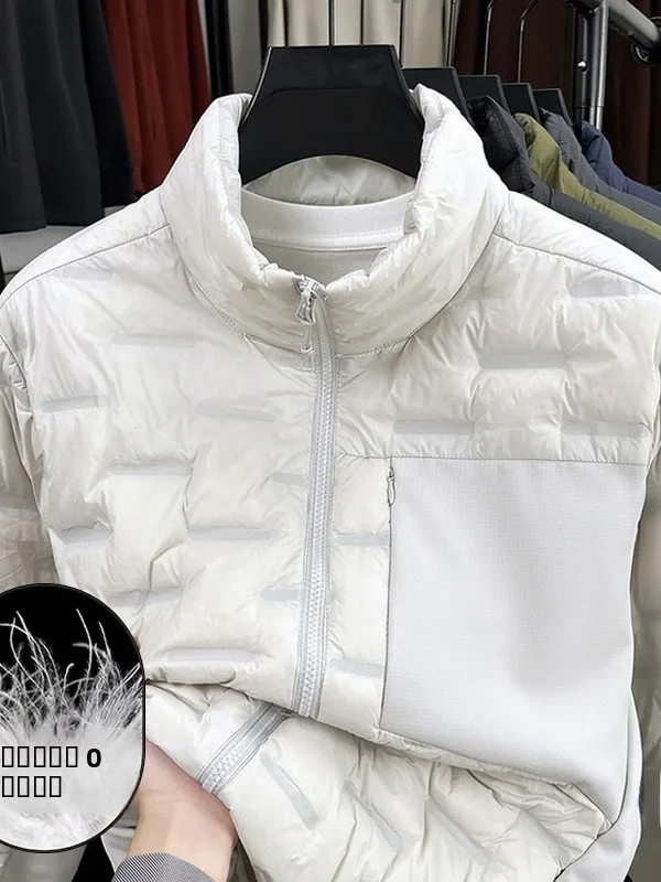 Мужская легкая куртка с наполнителем из 90% пуха, осенне-зимняя, новая, в стиле пэчворк, модная, городская, свободного кроя, теплая.
Мужская легкая куртка с наполнителем из 90% пуха, осенне-зимняя, новая, в стиле пэчворк, модная, городская, свободного кроя, теплая.