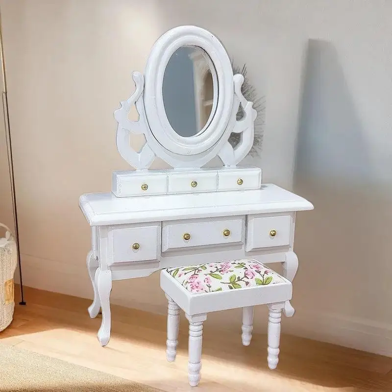 Украшение спальни кукольного домика; Миниатюрный туалетный столик с зеркалом и табуретом, игрушка для ролевых игр в масштабе 1:12
Украшение спальни кукольного домика; Миниатюрный туалетный столик с зеркалом и табуретом, игрушка для ролевых игр в масштабе 1:12