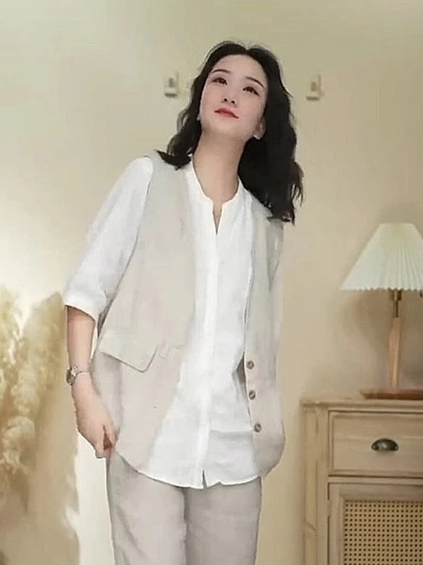 Korean Style Casual Versatile Sleeveless Jacket Women's Summer 2025 Unique Design Special Small Mammal Top Simple Elegance
Korean Style Casual Versatile Sleeveless Jacket Women's Summer 2025 Unique Design Special Small Mammal Top Simple Elegance