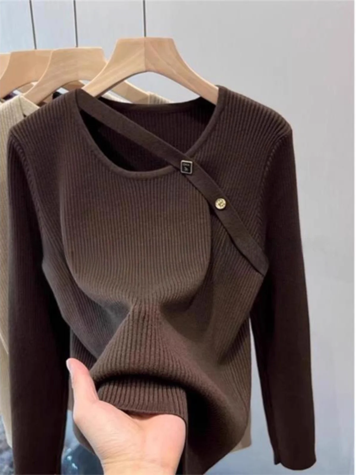 Caramel Knitted Base Shirt Women's Autumn Winter New Style Beautiful Ray Dress Fashionable Inner Wear Sweater Neck Hanging Top
Caramel Knitted Base Shirt Women's Autumn Winter New Style Beautiful Ray Dress Fashionable Inner Wear Sweater Neck Hanging Top