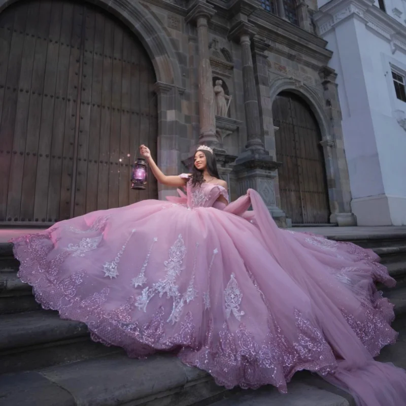 Pink Quinceanera Dress off-shoulder Glitter Flower Decal Layering Long tail Big Bow vestidos de 15 Quinceanera Customized
Pink Quinceanera Dress off-shoulder Glitter Flower Decal Layering Long tail Big Bow vestidos de 15 Quinceanera Customized