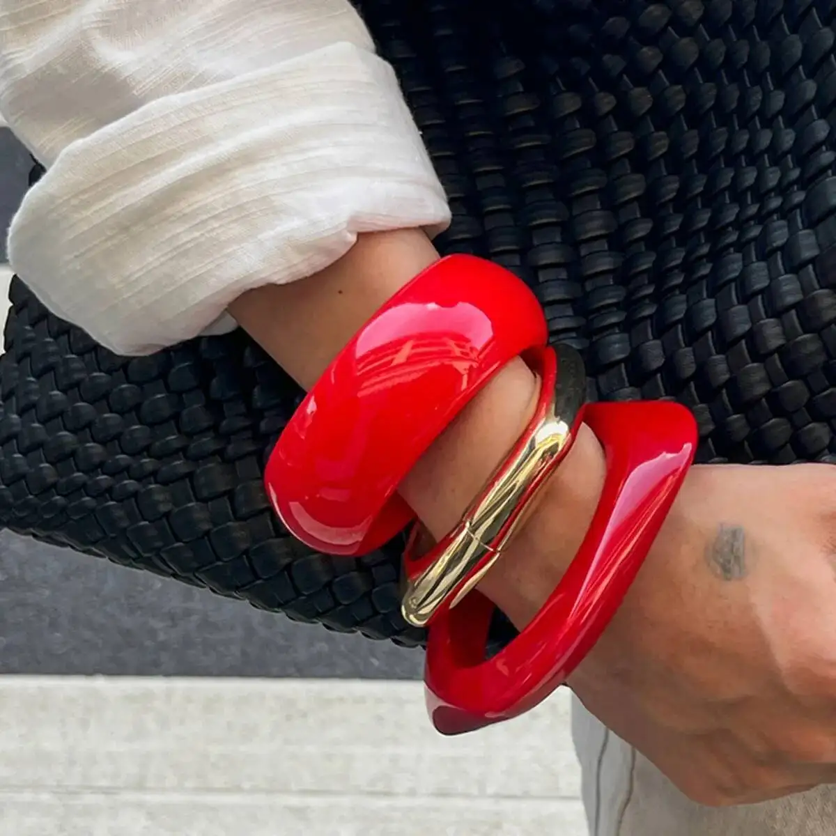 Salircon 3 Style Punk Red Acrylic Resin Chunky Bangles Women on Hand 2025 New Geometric Wide Metal Bracelets Aesthetic Jewelry
Salircon 3 Style Punk Red Acrylic Resin Chunky Bangles Women on Hand 2025 New Geometric Wide Metal Bracelets Aesthetic Jewelry