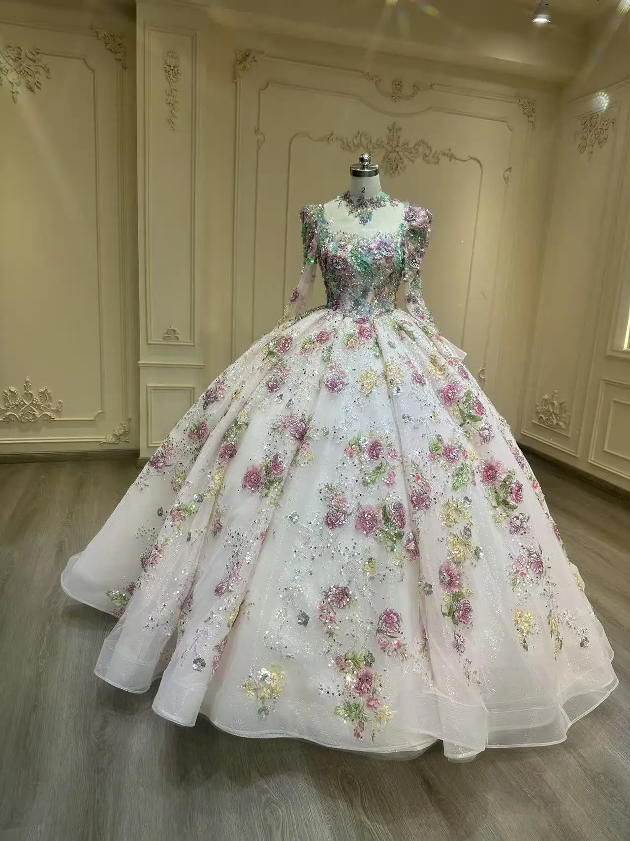 Elegant Long Sleeve round Neck Wedding Dress with Floral Design And Train - Luxury Style Bridal Gown
Elegant Long Sleeve round Neck Wedding Dress with Floral Design And Train - Luxury Style Bridal Gown