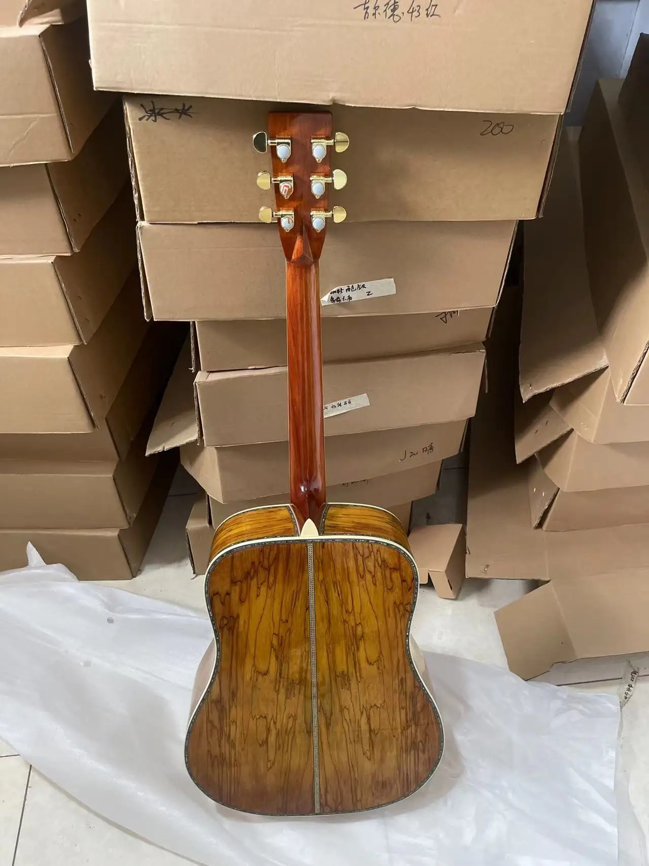 41-inch luxury acoustic guitar. Geotext Side and Back, Ebony Fingerboard Abalone Shell Bound 2026-4
41-inch luxury acoustic guitar. Geotext Side and Back, Ebony Fingerboard Abalone Shell Bound 2026-4
