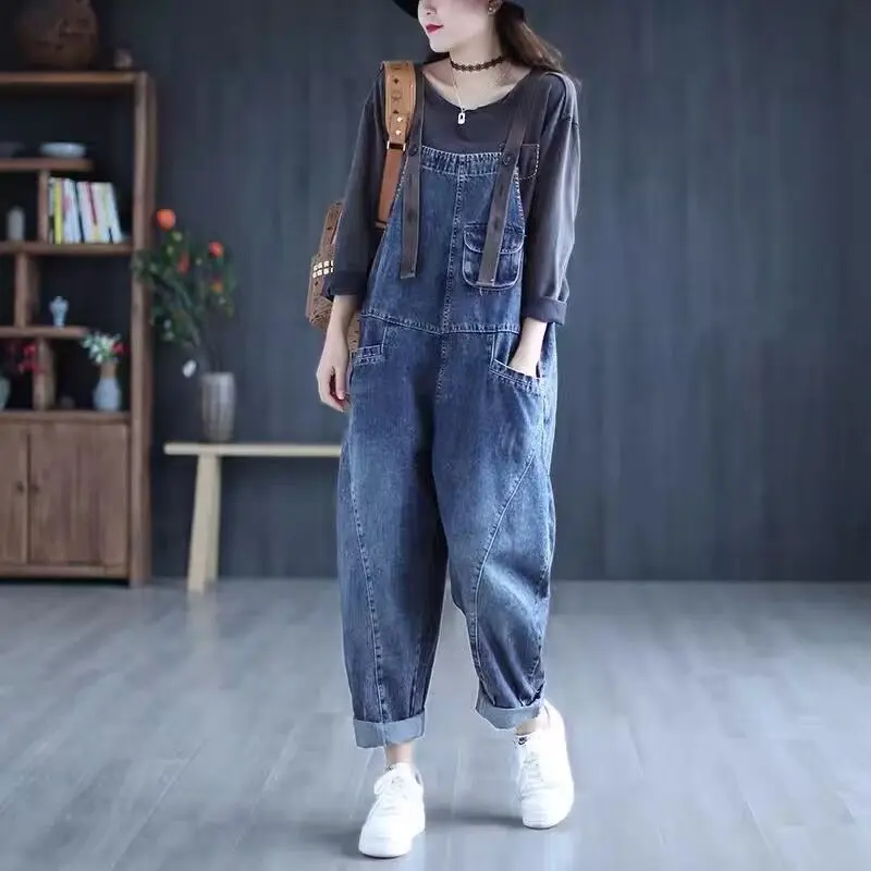 Vintage Casual Streetwear Big Pocket Loose Jeans Harem Pants Overalls Jumpsuit Women's Korean Style Baggy Denim Rompers Trousers
Vintage Casual Streetwear Big Pocket Loose Jeans Harem Pants Overalls Jumpsuit Women's Korean Style Baggy Denim Rompers Trousers