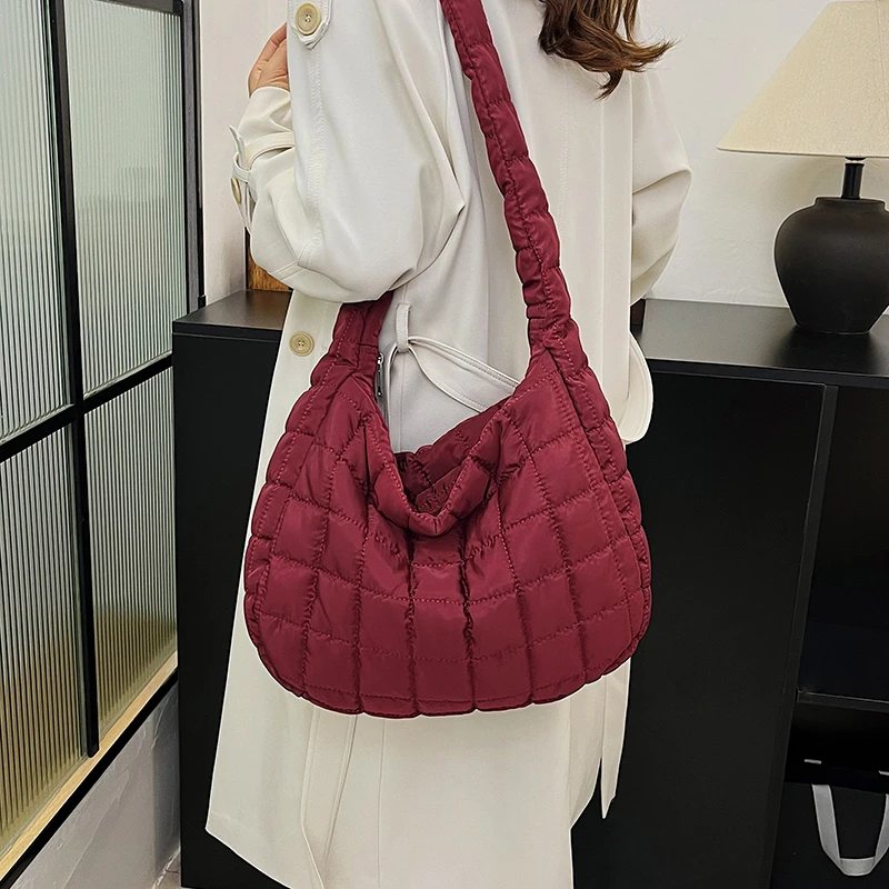 Simple Casual Fashion Commuting Storage Bags New Trendy Versatile Women's Solid Color Large Capacity Single Shoulder Tote Bags
Simple Casual Fashion Commuting Storage Bags New Trendy Versatile Women's Solid Color Large Capacity Single Shoulder Tote Bags