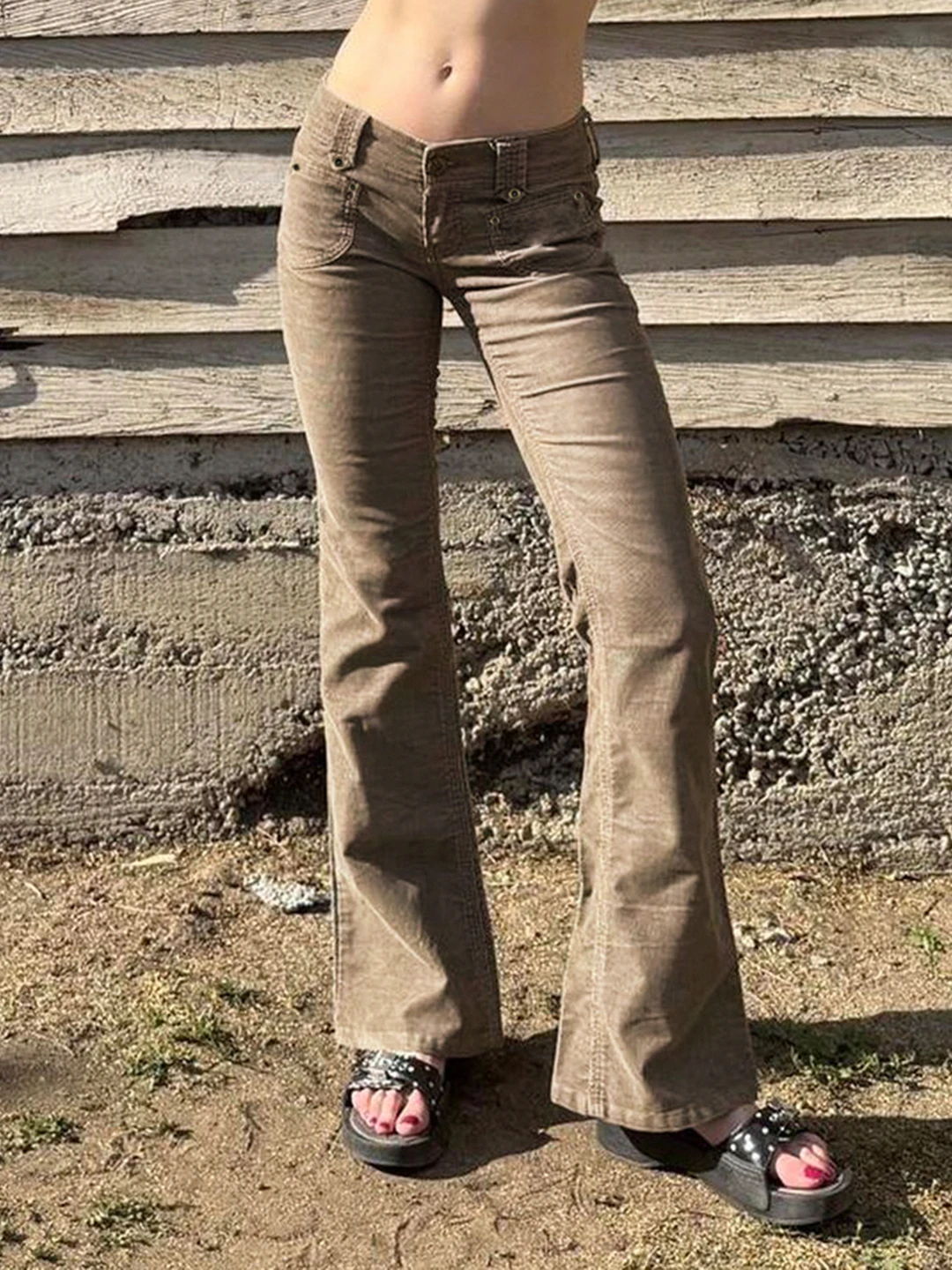 Low Waist Corduroy Bell Bottom Pants in Khaki Color for Young Women Slimming Effect Casual Wear Street Style Fashionable
Low Waist Corduroy Bell Bottom Pants in Khaki Color for Young Women Slimming Effect Casual Wear Street Style Fashionable