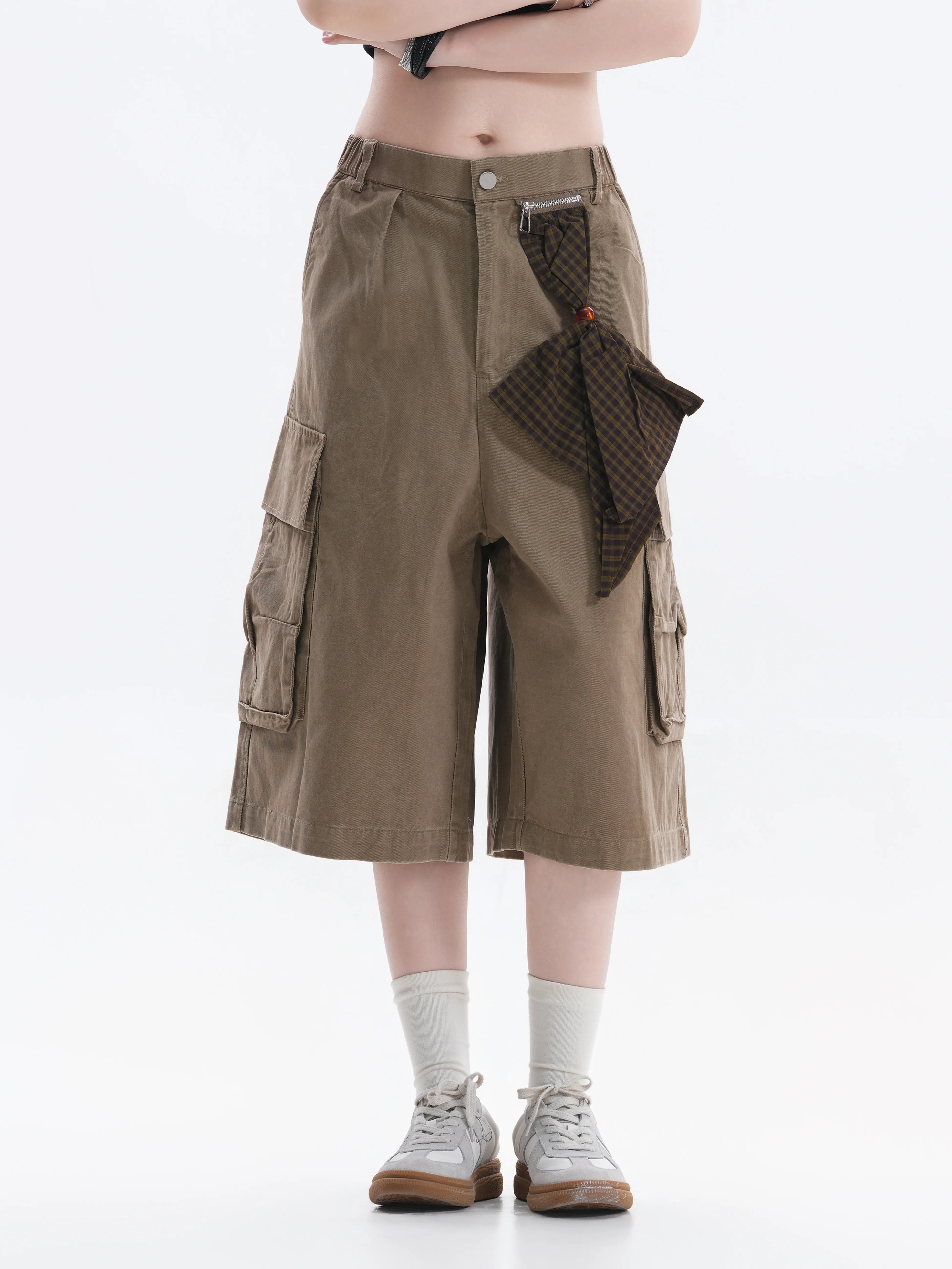 Street Style Vintage Large Pocket Square Scarf Decorated Wide Leg Pants Summer Neutral Workwear Shorts Casual Straight Leg Tr...
Street Style Vintage Large Pocket Square Scarf Decorated Wide Leg Pants Summer Neutral Workwear Shorts Casual Straight Leg Tr...