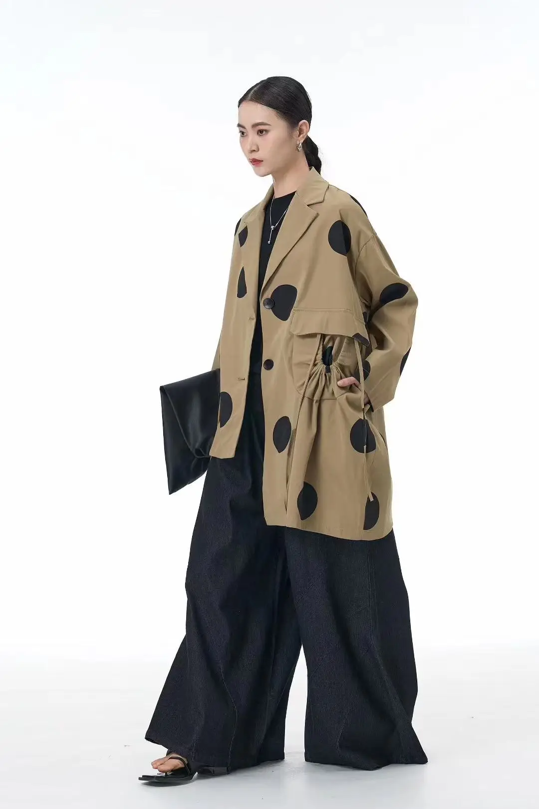 SuperAen ретро куртка с длинными рукавами и воротником с лацканами для женщин, осень 2024, новые свободные повседневные пальто
SuperAen ретро куртка с длинными рукавами и воротником с лацканами для женщин, осень 2024, новые свободные повседневные пальто