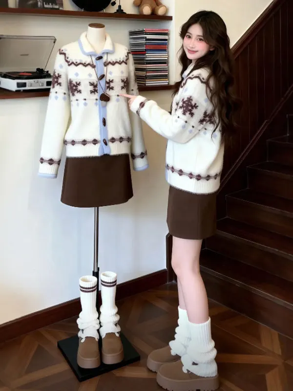 Свитер в стиле Фейр-айл, свободного кроя, красивый, модный, омолаживающий, зимний топ для женщин, вязаный на пуговицах
Свитер в стиле Фейр-айл, свободного кроя, красивый, модный, омолаживающий, зимний топ для женщин, вязаный на пуговицах