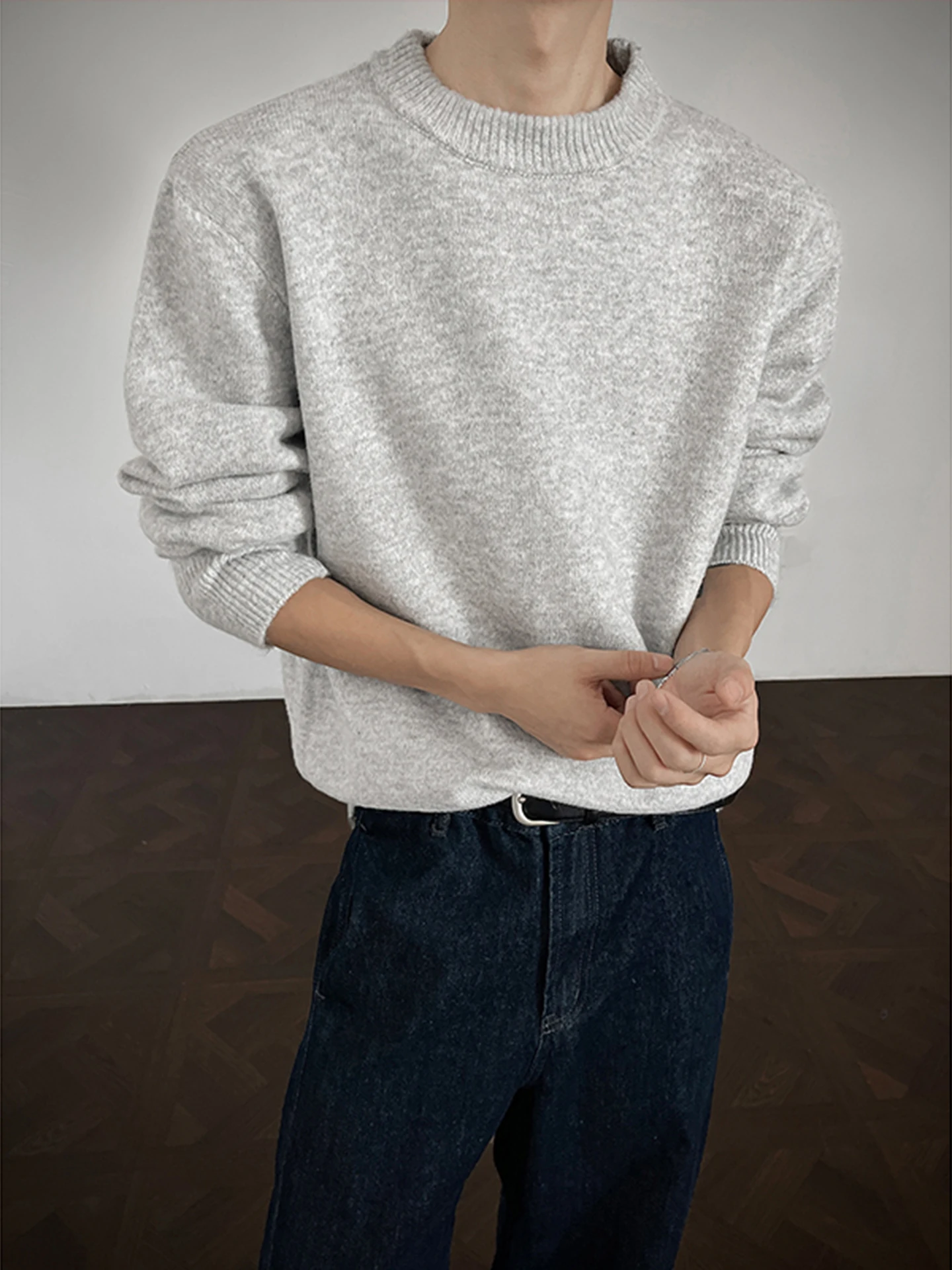 Мужской базовый трикотажный свитер с круглым вырезом, однотонный, осенний, повседневный, в американском стиле, для ношения под одеждой, длинный рукав
Мужской базовый трикотажный свитер с круглым вырезом, однотонный, осенний, повседневный, в американском стиле, для ношения под одеждой, длинный рукав