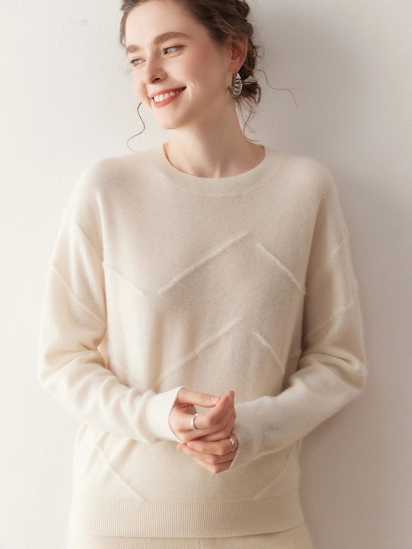 TLOML женский 100% кашемировый свитер с круглым вырезом, однотонный пуловер, осень-зима, кашемировый вязаный мягкий теплый удобный базовый топ высокого качества
TLOML женский 100% кашемировый свитер с круглым вырезом, однотонный пуловер, осень-зима, кашемировый вязаный мягкий теплый удобный базовый топ высокого качества