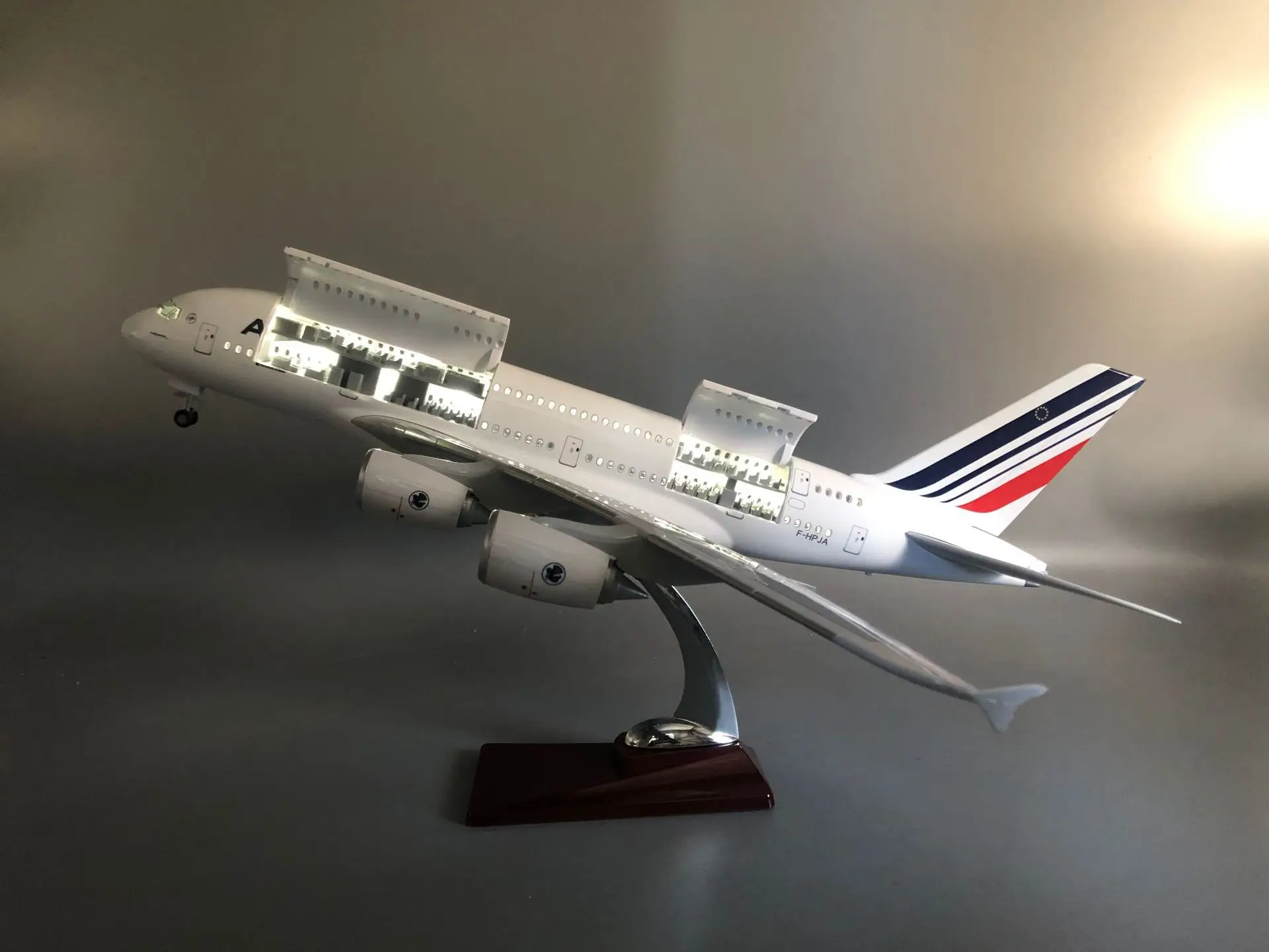 46cm Air France Airbus A380 Airplane Model with Light and Wheels Static Simulation Aircraft Model Collection Hatch Can Be Opened
46cm Air France Airbus A380 Airplane Model with Light and Wheels Static Simulation Aircraft Model Collection Hatch Can Be Opened
