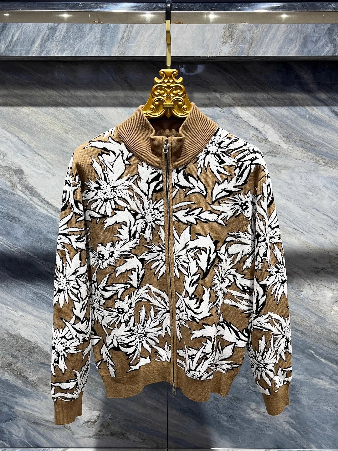 Мужская вязаная куртка Ele: осенне-зимняя, с воротником-стойкой, вышивкой, универсальная, от китайского бренда класса люкс, с длинными рукавами
Мужская вязаная куртка Ele: осенне-зимняя, с воротником-стойкой, вышивкой, универсальная, от китайского бренда класса люкс, с длинными рукавами