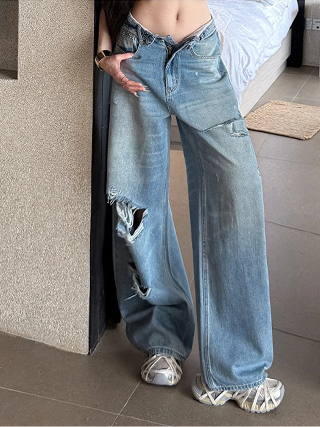 Summer 2026 High Waist Thin Denim Jeans American Retro Hole Lazy Style Straight Leg Slimming Concealing Loose Fit Jeans
Summer 2026 High Waist Thin Denim Jeans American Retro Hole Lazy Style Straight Leg Slimming Concealing Loose Fit Jeans