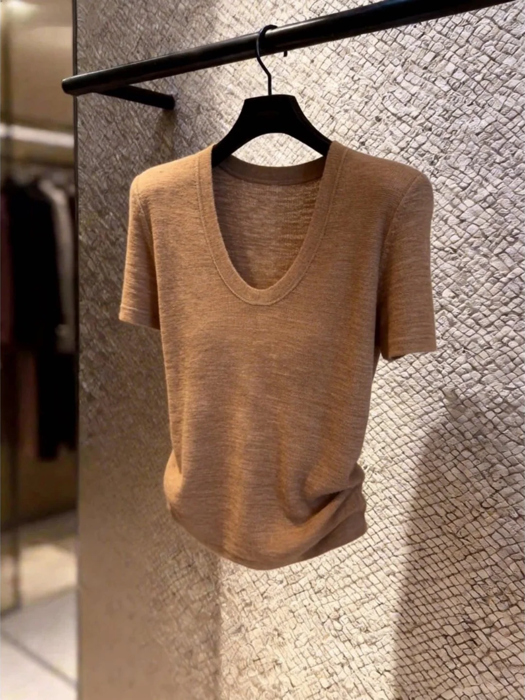 Retro Style Women's U-Neck Short Sleeve T-Shirt Slim Fit Breathable Comfortable Summer Fashion Unique Good Looking Top
Retro Style Women's U-Neck Short Sleeve T-Shirt Slim Fit Breathable Comfortable Summer Fashion Unique Good Looking Top