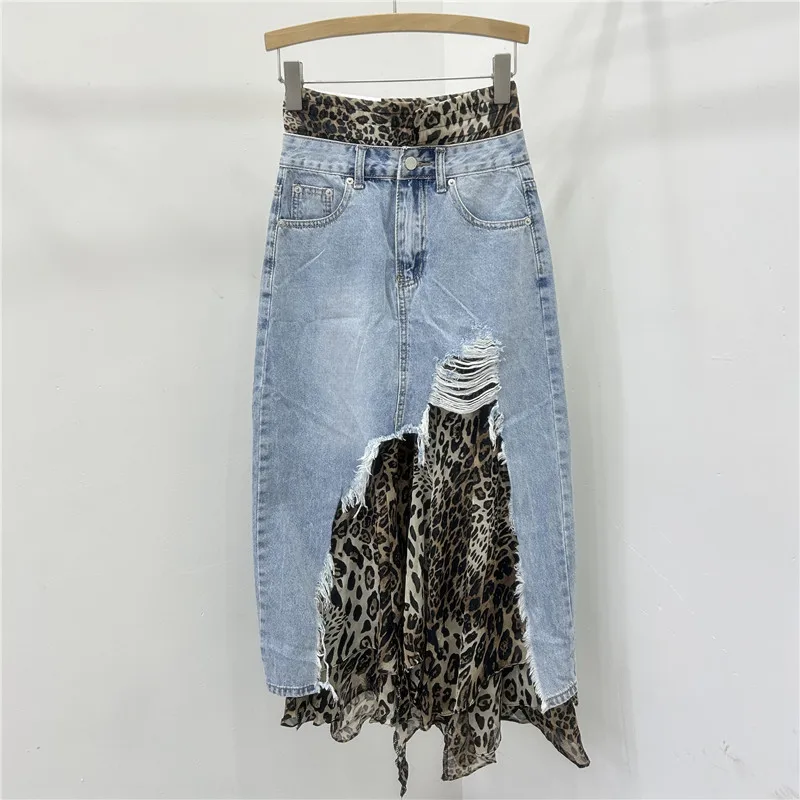 New European and American Style Retro Denim Spliced Leopard Print Mid-length Skirt Design
New European and American Style Retro Denim Spliced Leopard Print Mid-length Skirt Design
