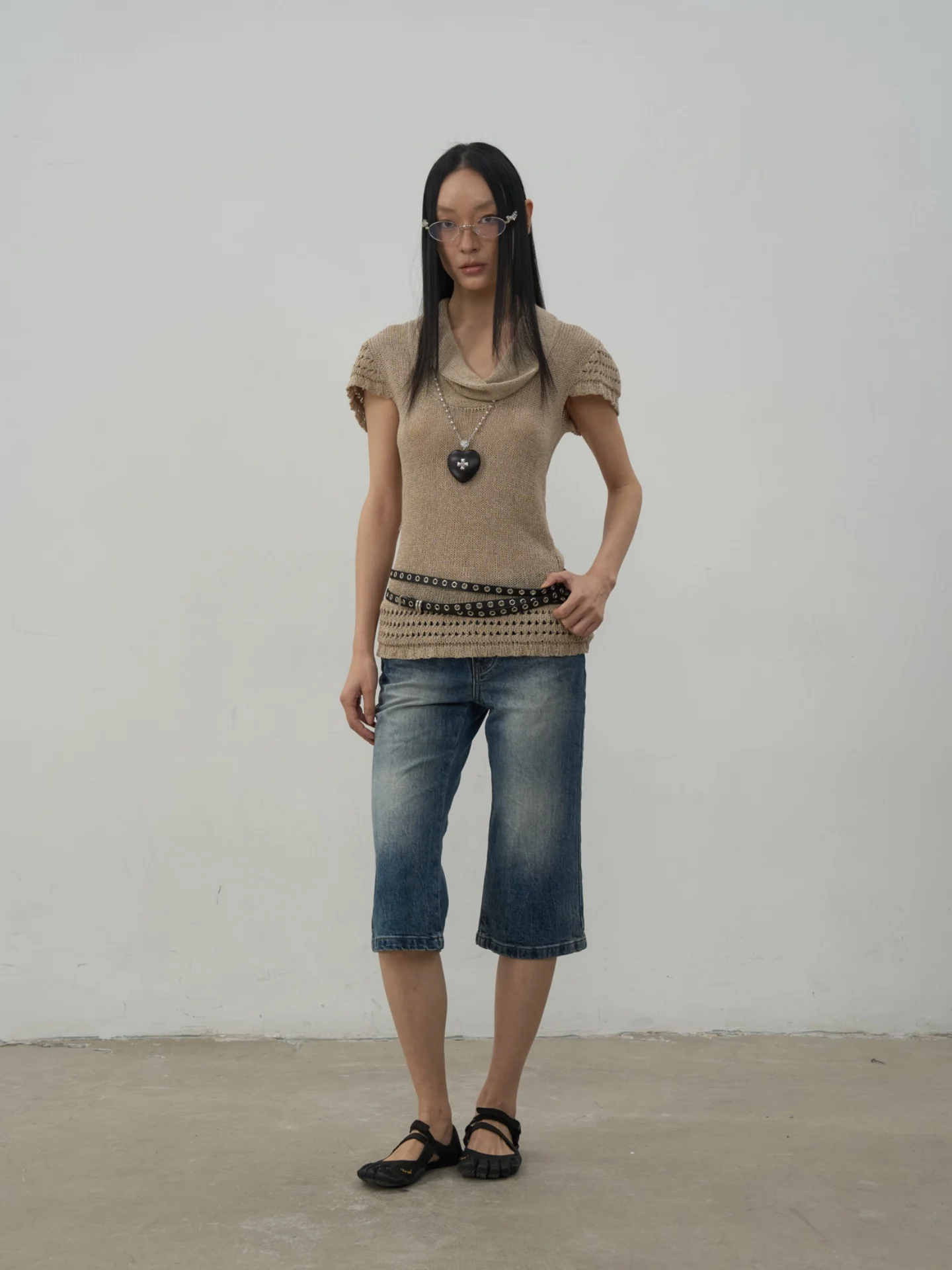 Rebornique Vintage Style Knitted Short Sleeve Hollow out Top And Paper Silk Retro Neck T-Shirt Women's Fashion Spring
Rebornique Vintage Style Knitted Short Sleeve Hollow out Top And Paper Silk Retro Neck T-Shirt Women's Fashion Spring