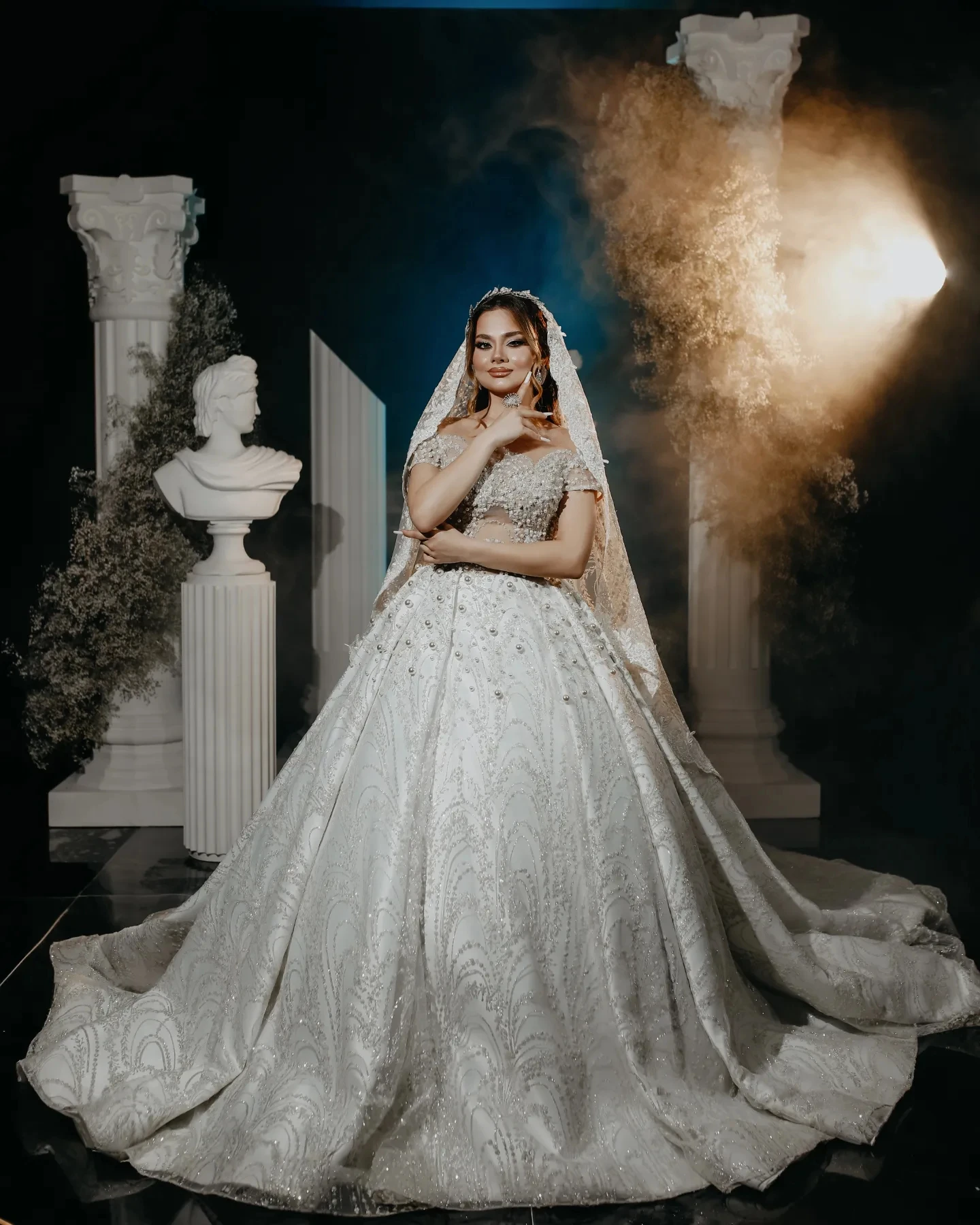Customized Luxurious Off-the-Shoulder Pearl Beaded Ball Gown Wedding Dress with Long Train Bridal Gown Vestidos De Novia
Customized Luxurious Off-the-Shoulder Pearl Beaded Ball Gown Wedding Dress with Long Train Bridal Gown Vestidos De Novia