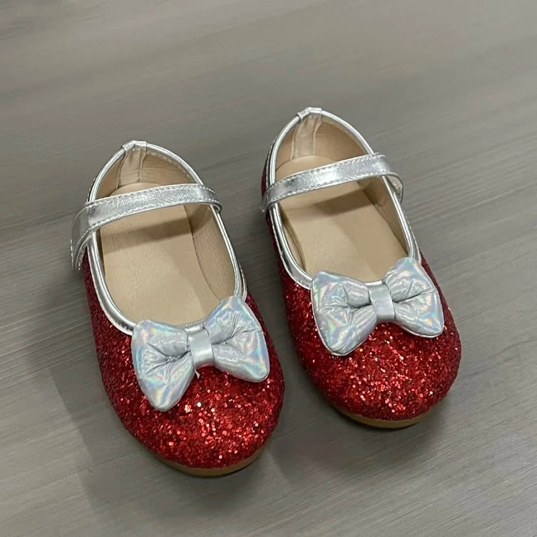 Jinyu New Arrival Princess Shoes Fashion Glitter Leather Baby Children's Personalized Gathering Casual Children's Flat Shoes
Jinyu New Arrival Princess Shoes Fashion Glitter Leather Baby Children's Personalized Gathering Casual Children's Flat Shoes