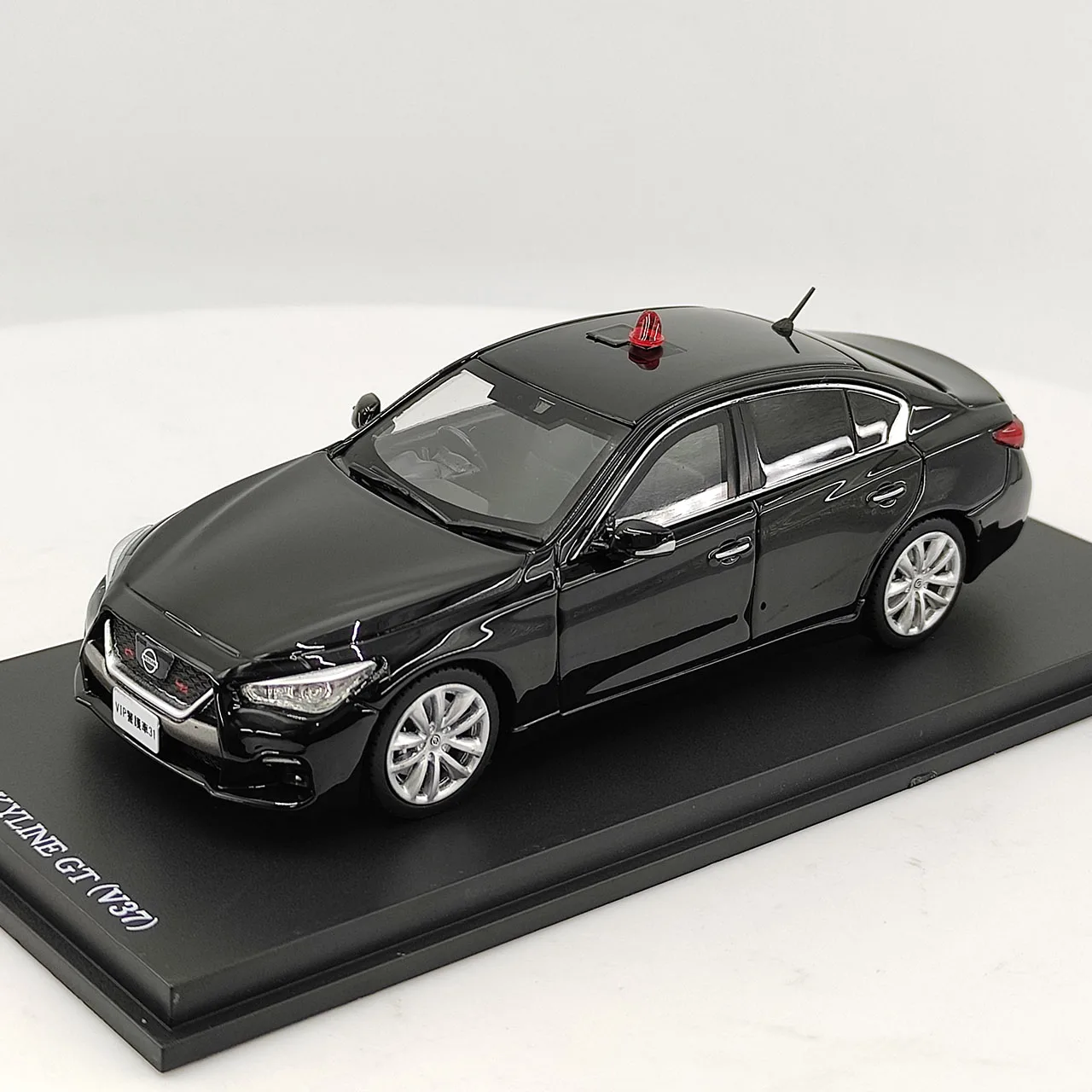 Литой под давлением SYOKYO масштаб 1:43 SKYLINE GT V37 черный полицейский автомобиль из сплава модель автомобиля Коллекционная игрушка в подарок сувенир дисплей орнамент
Литой под давлением SYOKYO масштаб 1:43 SKYLINE GT V37 черный полицейский автомобиль из сплава модель автомобиля Коллекционная игрушка в подарок сувенир дисплей орнамент