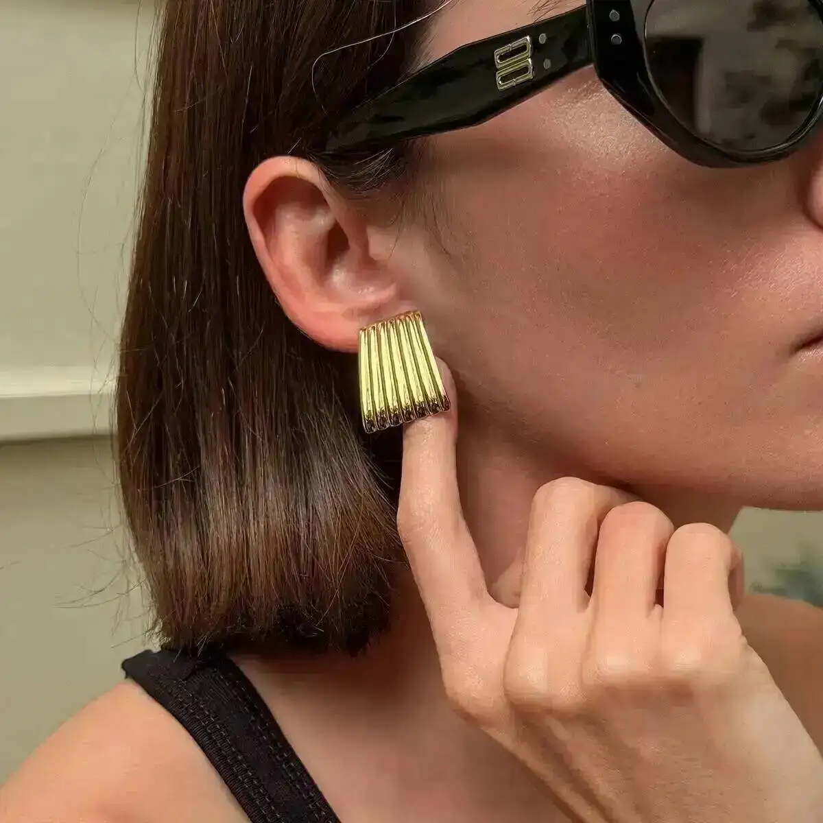 KunJoe Vintage Striped Texture 18K Gold Plated Stainless Steel Stud Earrings Women Geometric Waterproof Earring Fashion Jewelry
KunJoe Vintage Striped Texture 18K Gold Plated Stainless Steel Stud Earrings Women Geometric Waterproof Earring Fashion Jewelry