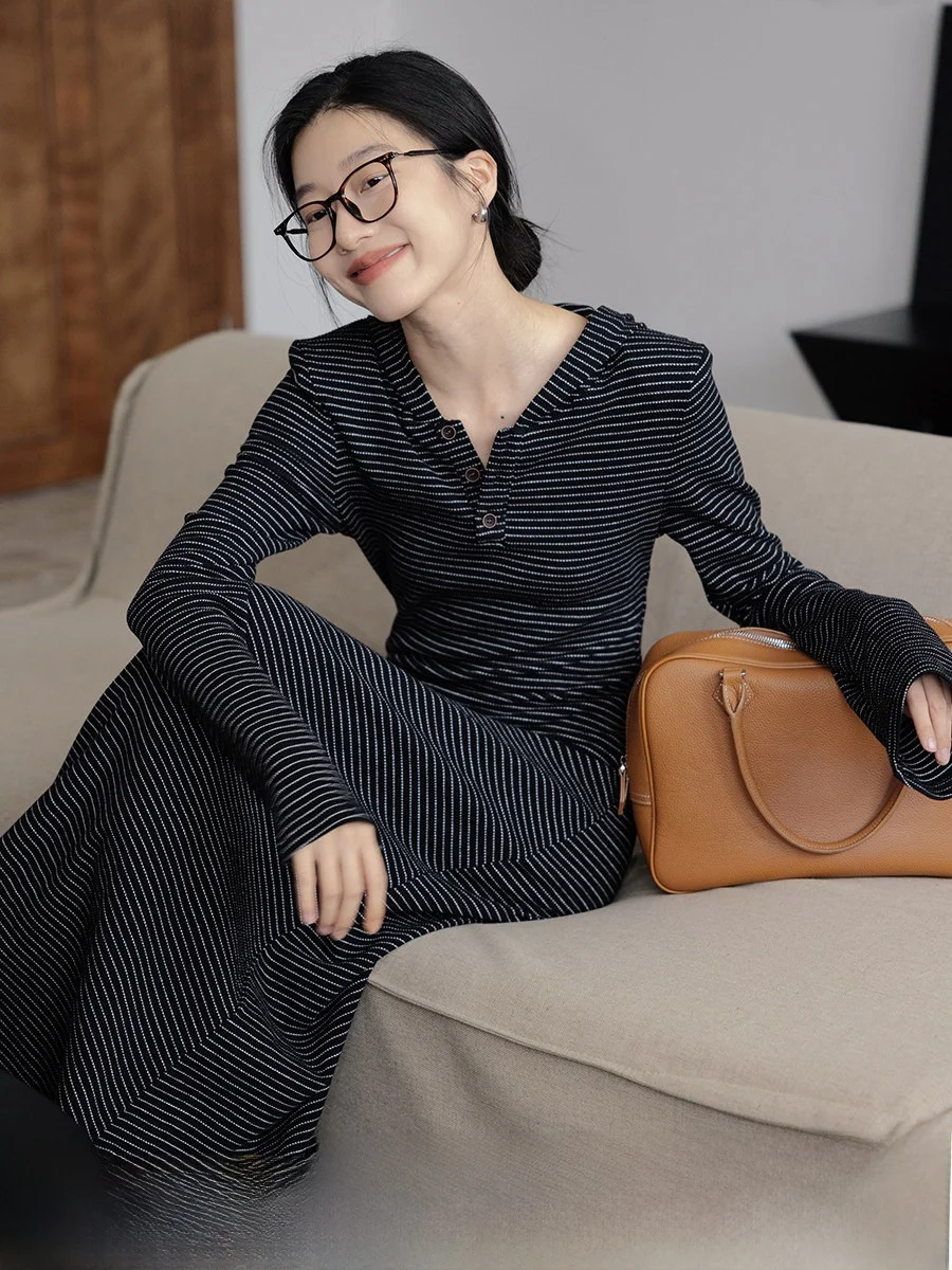 Vastand Black Knitted Dress Women's Base Layer Long Dress Spring 2026 New Design Striped Women's Dress Korean Style A-Line Skirt
Vastand Black Knitted Dress Women's Base Layer Long Dress Spring 2026 New Design Striped Women's Dress Korean Style A-Line Skirt