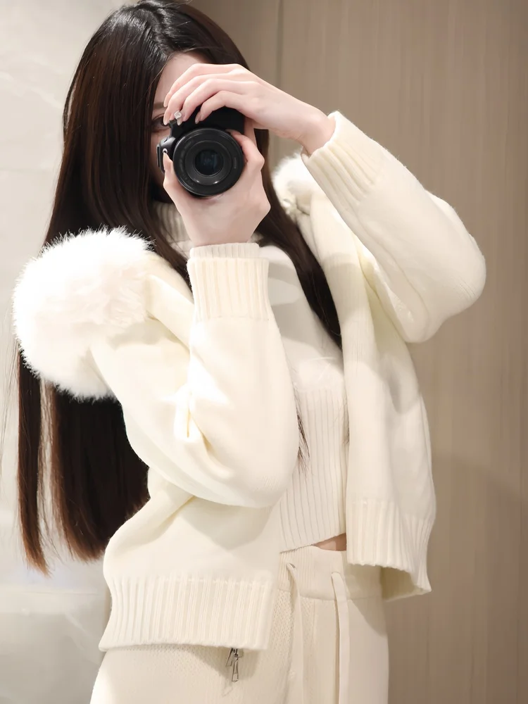 Soft Cozy Knitted Hooded Cardigan Jaet with Fur Collar Casual Sle Warm Nylon Fabric Ladies ort Coat Zipper Closure
Soft Cozy Knitted Hooded Cardigan Jaet with Fur Collar Casual Sle Warm Nylon Fabric Ladies ort Coat Zipper Closure