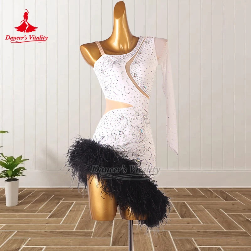 Женское латинское платье с односторонними рукавами и перьями на нижнем подоле, жизненное платье танцовщицы для детей и взрослых, чача-самба, Джай, для выступлений на заказ
Женское латинское платье с односторонними рукавами и перьями на нижнем подоле, жизненное платье танцовщицы для детей и взрослых, чача-самба, Джай, для выступлений на заказ