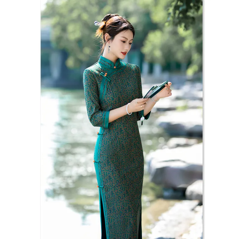 Старый Шанхайский жемчужный хлопок, длинное платье Cheongsam с широкими полями и рукавами 3/4, Ци Пао, новое зимнее традиционное ретро платье в национальном стиле
Старый Шанхайский жемчужный хлопок, длинное платье Cheongsam с широкими полями и рукавами 3/4, Ци Пао, новое зимнее традиционное ретро платье в национальном стиле
