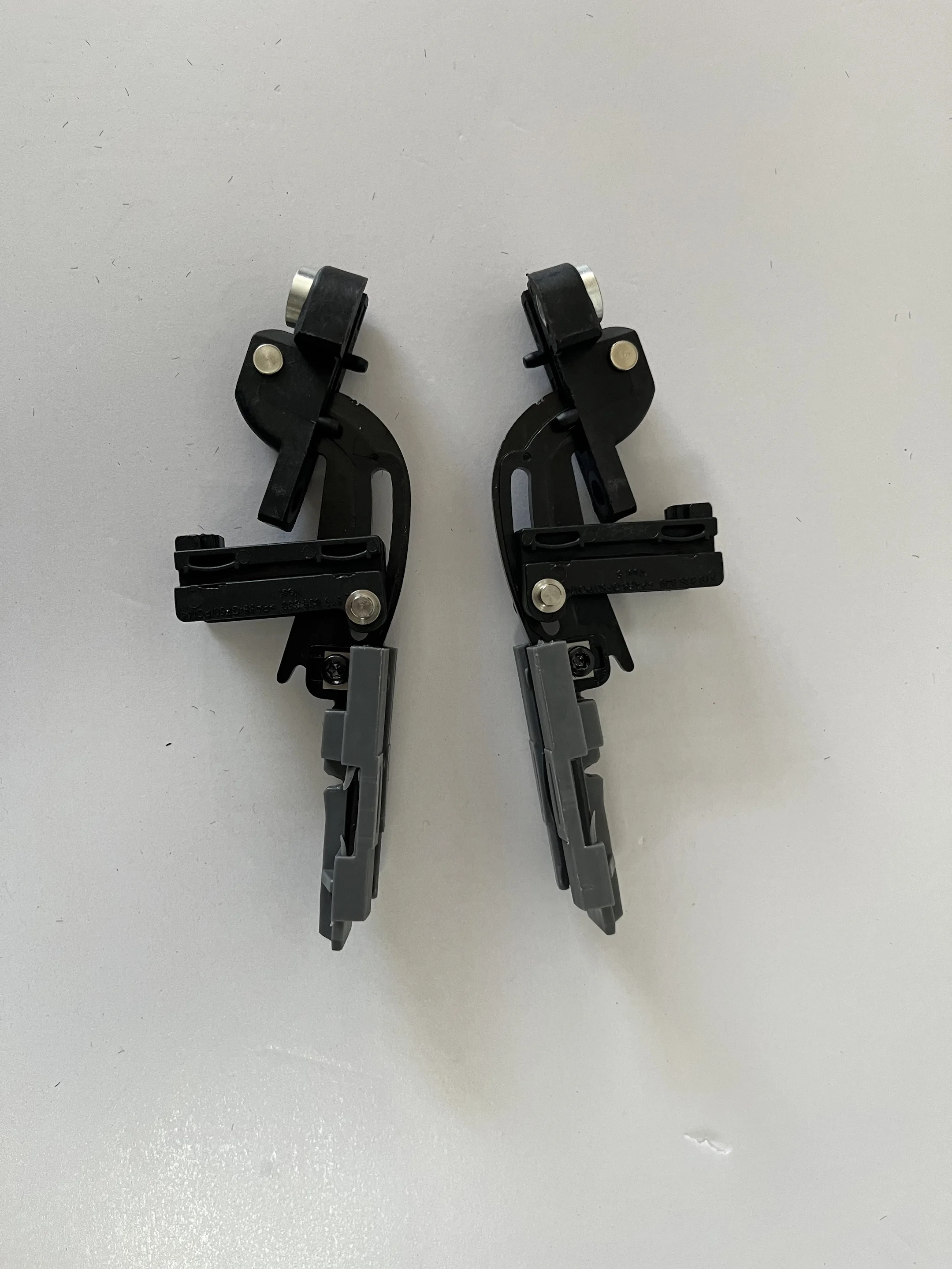 New Car Sunroof Repair Kit Rear Rail Bracket for Mercedes-Benz W176 W117 X156 W205 X253 W222 C292 CLA GLA GLC Car Accessories
New Car Sunroof Repair Kit Rear Rail Bracket for Mercedes-Benz W176 W117 X156 W205 X253 W222 C292 CLA GLA GLC Car Accessories