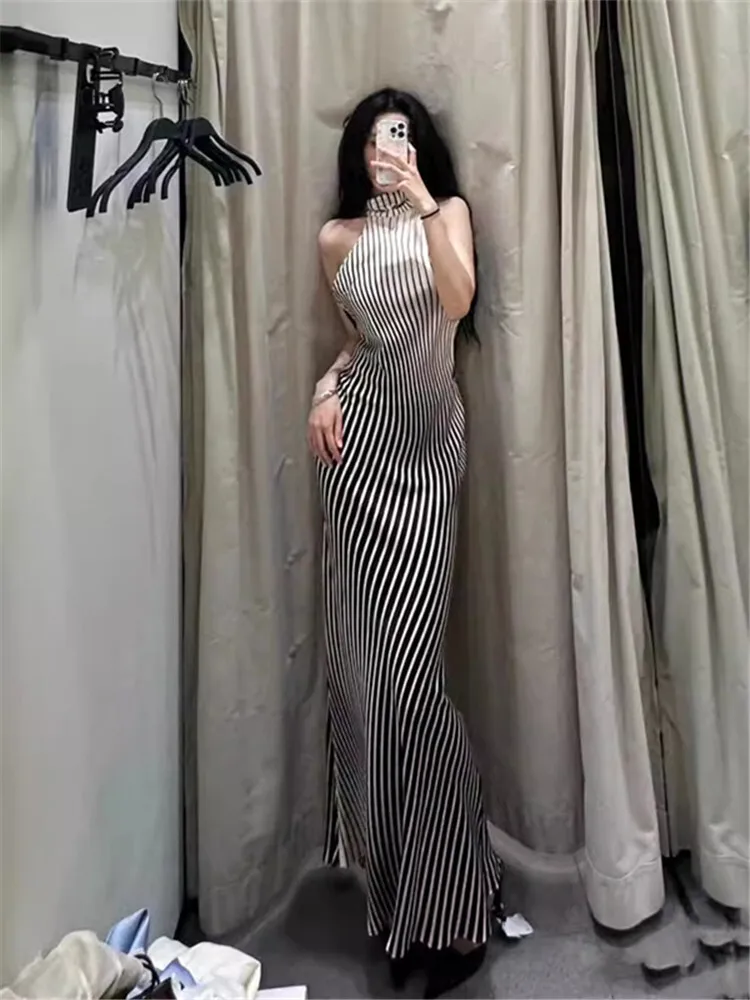 Summer Hot Girl Off-shoulder Backless Sleeveless Striped Long Dress, Close-fitting Slimming Long Dress.
Summer Hot Girl Off-shoulder Backless Sleeveless Striped Long Dress, Close-fitting Slimming Long Dress.