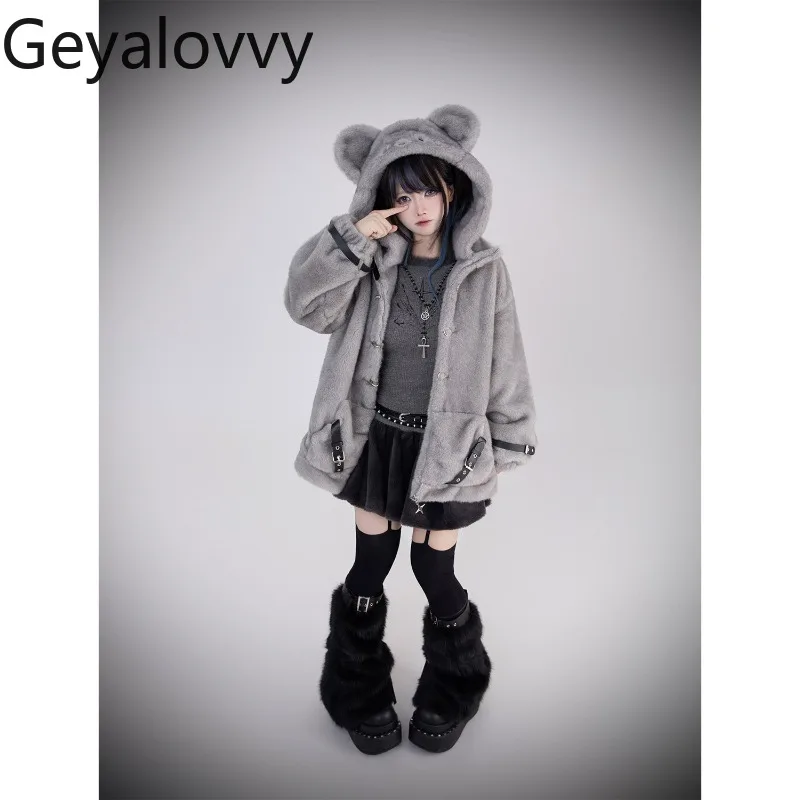 Милая милая свободная плюшевая куртка с капюшоном для девочек, осень-зима, темный стиль панк, кожаная пряжка, универсальное меховое пальто с длинными рукавами
Милая милая свободная плюшевая куртка с капюшоном для девочек, осень-зима, темный стиль панк, кожаная пряжка, универсальное меховое пальто с длинными рукавами