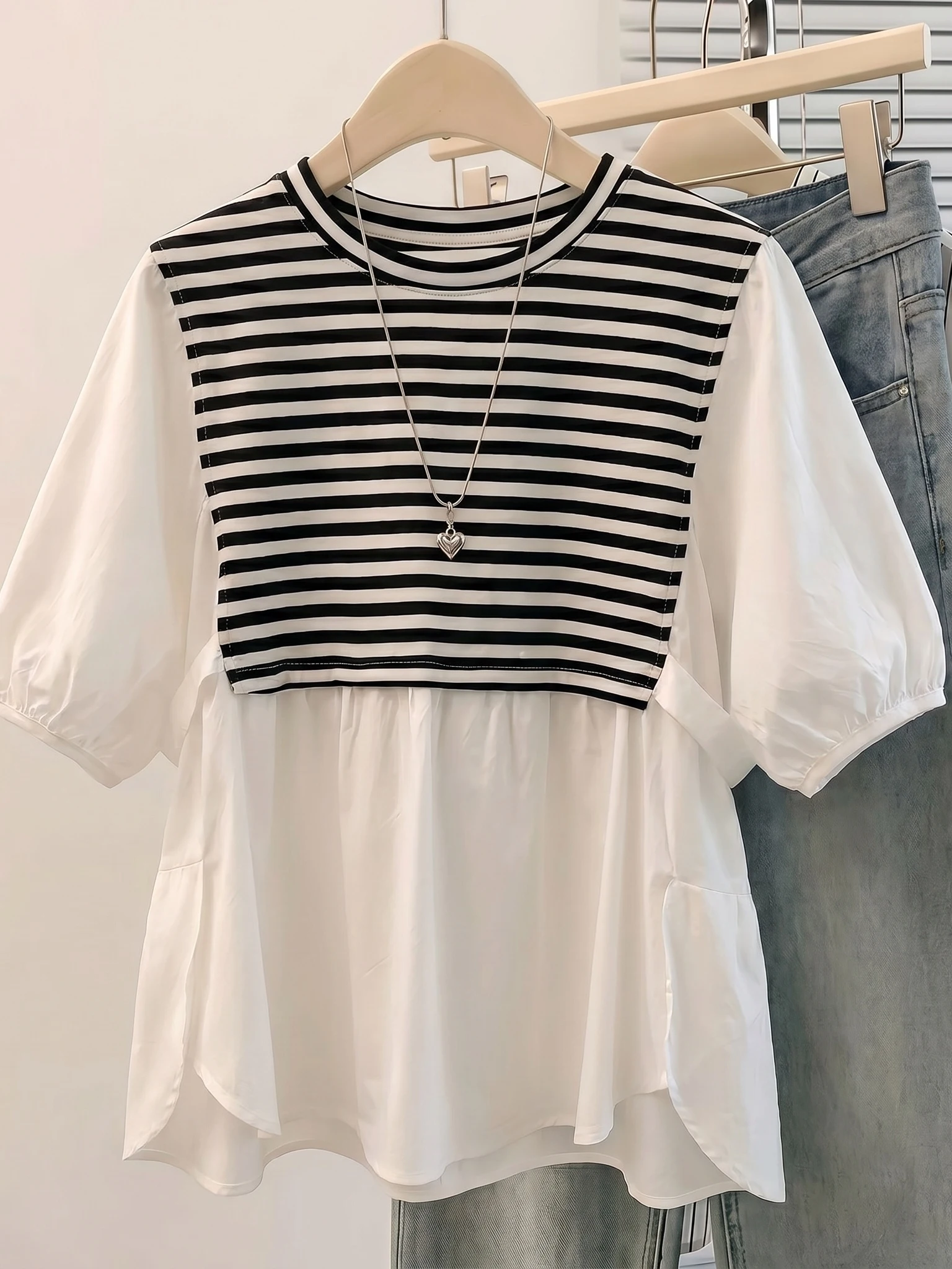 Summer New plus Size Women's Striped Patchwork Short Sleeve Shirt Shoulder Length Middle Long Commute Style Loose Fit Blouse
Summer New plus Size Women's Striped Patchwork Short Sleeve Shirt Shoulder Length Middle Long Commute Style Loose Fit Blouse