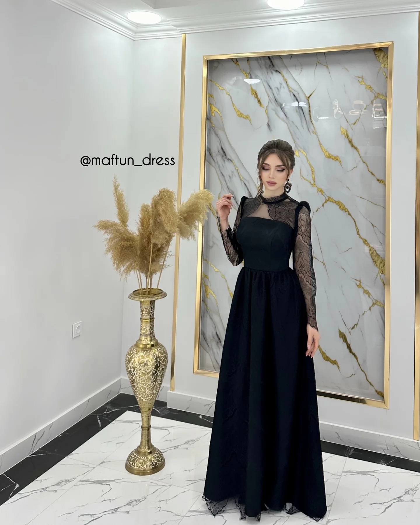 Customized Elegant Ball Gown Lace Long Sleeve Round Neck Evening Gowns A-line Floor Length Banquet Formal Occasion Party Dresses
Customized Elegant Ball Gown Lace Long Sleeve Round Neck Evening Gowns A-line Floor Length Banquet Formal Occasion Party Dresses
