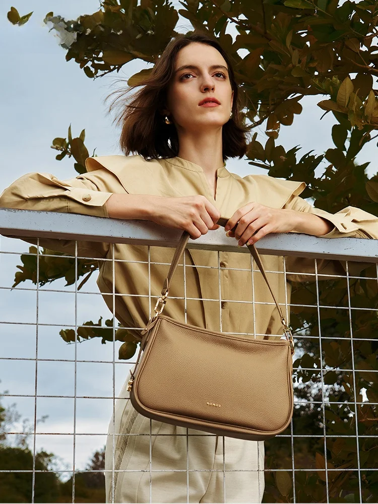 Red Valley Women's Casual Leather oulder Bag Versatile Underarm Bag for All Seasons Soft Structure Large Size Faion Bag
Red Valley Women's Casual Leather oulder Bag Versatile Underarm Bag for All Seasons Soft Structure Large Size Faion Bag