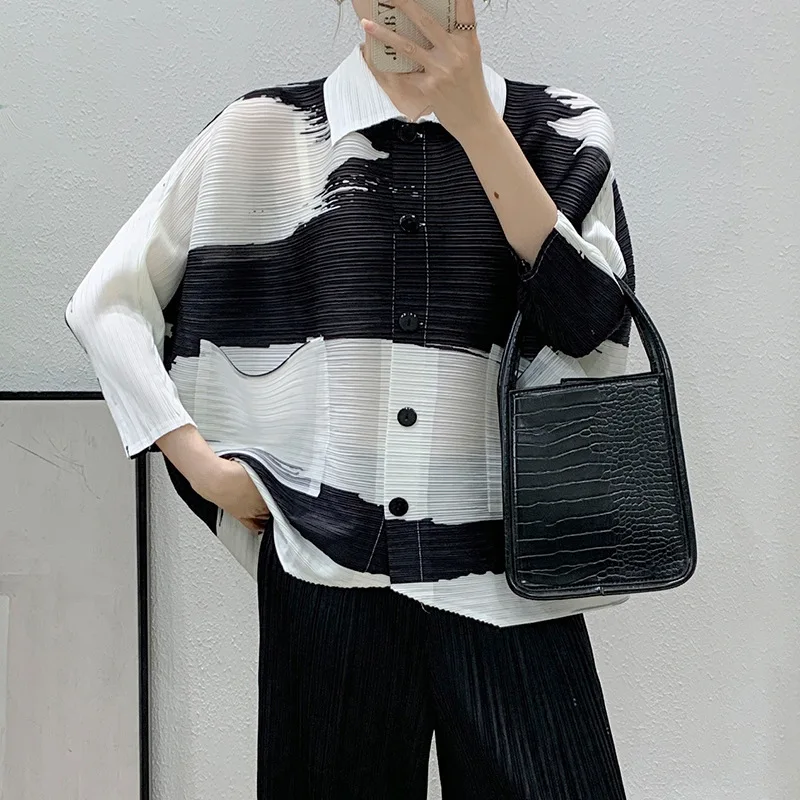 Printed Striped Long Sleeve Top 2025 Summer New Fashion Casual Peplum Lapel Single Breasted Peplum T-Shirt Miyake Pleated ALSEY
Printed Striped Long Sleeve Top 2025 Summer New Fashion Casual Peplum Lapel Single Breasted Peplum T-Shirt Miyake Pleated ALSEY