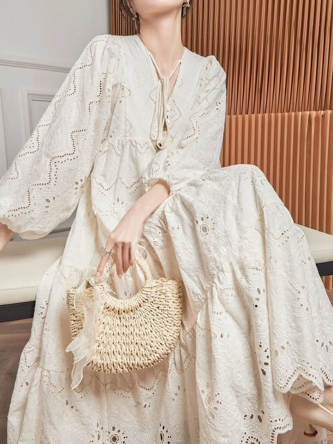 Beige French Resort Style Dress Long-sleeve Heavy Retro Hollow Gentle Temperament Dress Autumn
Beige French Resort Style Dress Long-sleeve Heavy Retro Hollow Gentle Temperament Dress Autumn