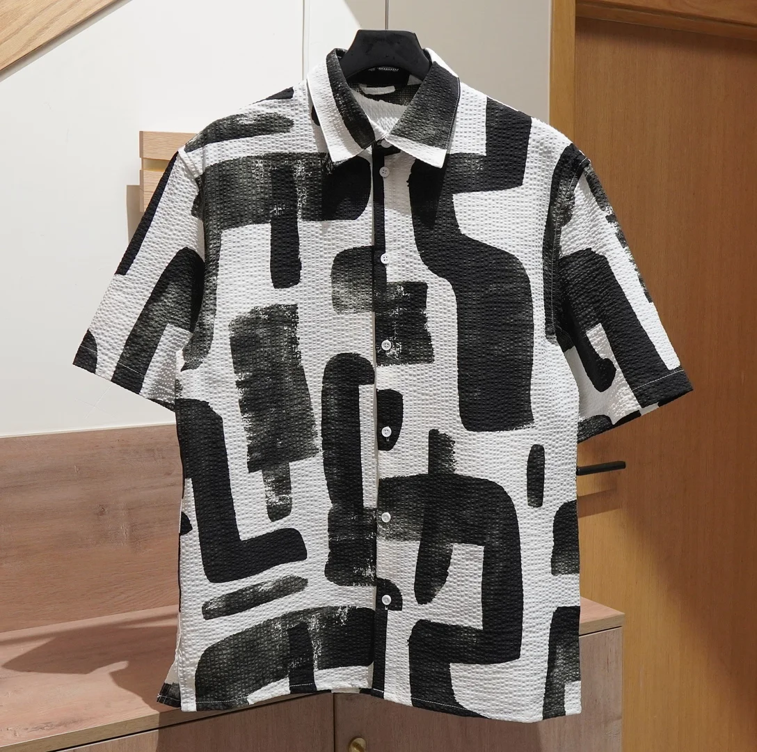 European and American Fashion Men's Ink Graffiti Print Seersucker Shirt Loose Short-Sleeved Shirt
European and American Fashion Men's Ink Graffiti Print Seersucker Shirt Loose Short-Sleeved Shirt