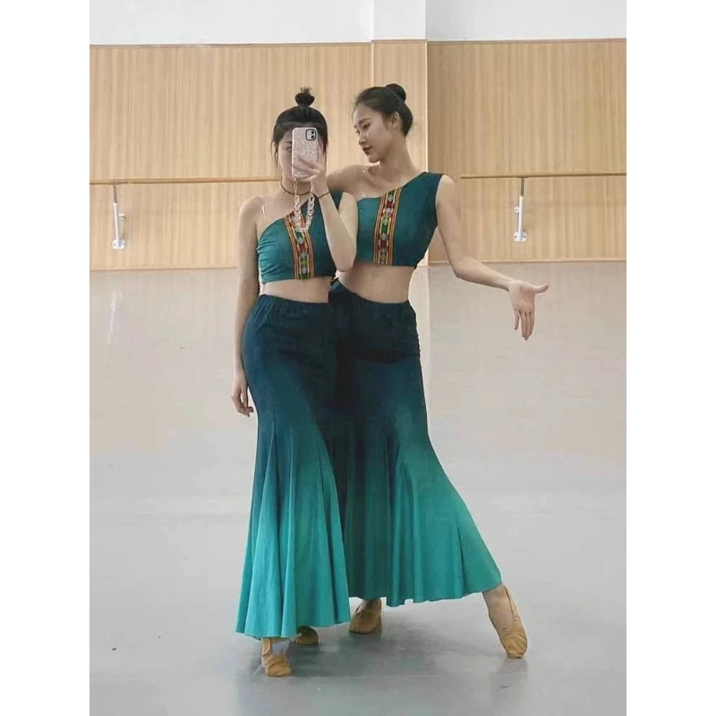 Female Fishtail Skirt Traditional Folk Chinese Peacock Stage Performance Clothing Festival Outfit Dai Peacock Dance Dress Suit
Female Fishtail Skirt Traditional Folk Chinese Peacock Stage Performance Clothing Festival Outfit Dai Peacock Dance Dress Suit