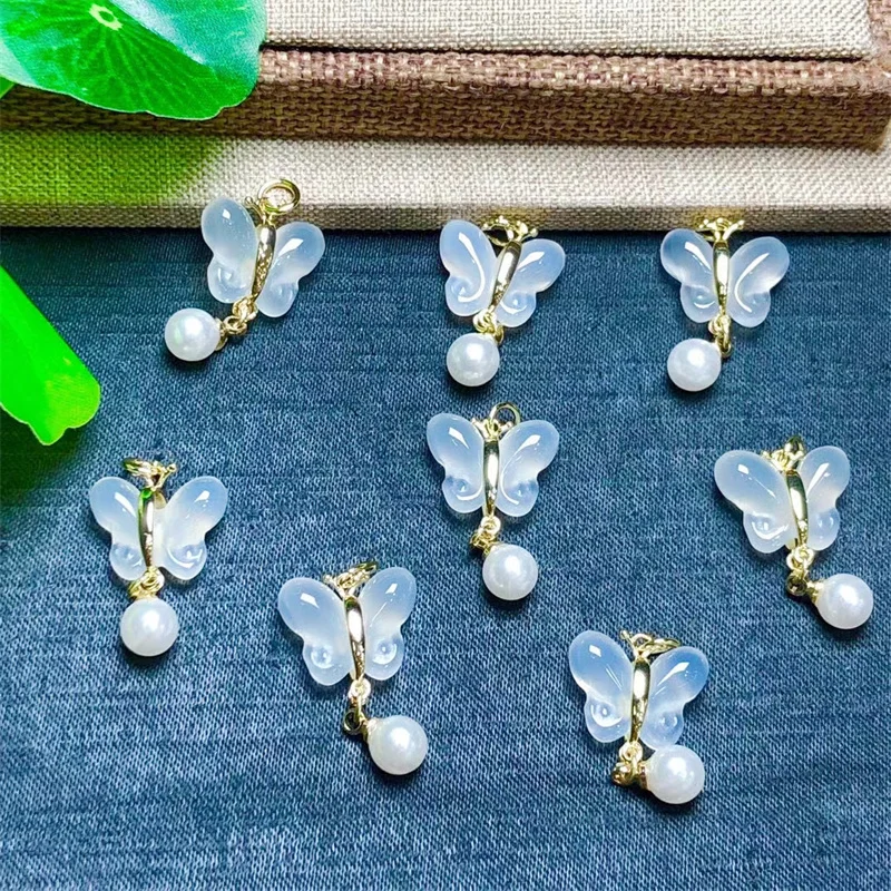 10PCS Natural White Agate Butterfly Pendant Crystal Carving Polishing Mature Charm Jewelry Birthday Present 14MM
10PCS Natural White Agate Butterfly Pendant Crystal Carving Polishing Mature Charm Jewelry Birthday Present 14MM