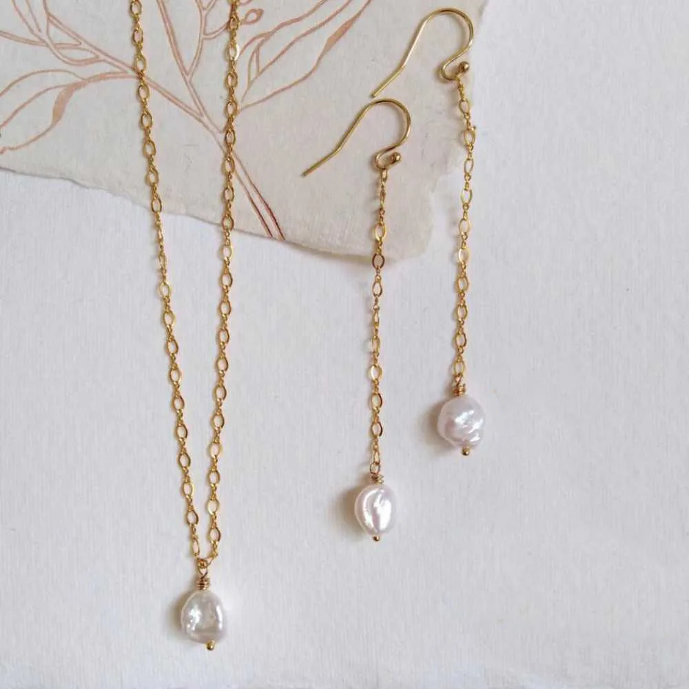 10-11MM Natural freshwater Baroque pearl pendant earring set Amulet Pendants Cross Stainless Gemstone Chain Charm Unisex Zodiac
10-11MM Natural freshwater Baroque pearl pendant earring set Amulet Pendants Cross Stainless Gemstone Chain Charm Unisex Zodiac