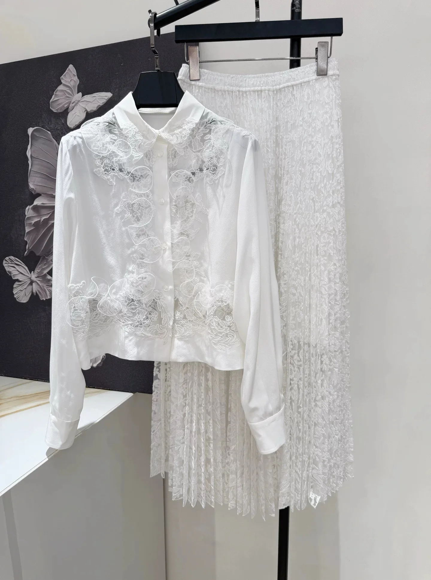 2026 New Arrival Silk Tops For Women Elegant Ruffles Embroidered Lace Shirt Sexy Ladies White Blouse
2026 New Arrival Silk Tops For Women Elegant Ruffles Embroidered Lace Shirt Sexy Ladies White Blouse