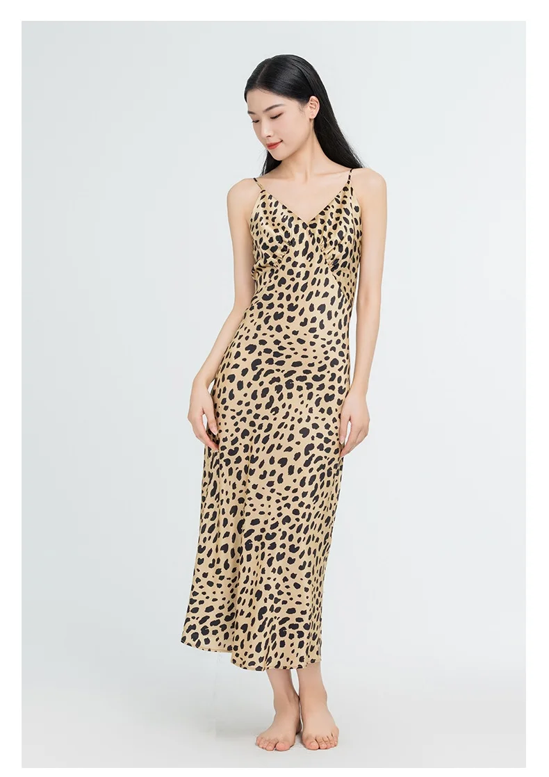 2024 Vintage Leopard Print Women Silk Spaghetti Strap Dresses V Neck Party Club Suspender Long Dresses Pure Silk Fishtail Gown
2024 Vintage Leopard Print Women Silk Spaghetti Strap Dresses V Neck Party Club Suspender Long Dresses Pure Silk Fishtail Gown