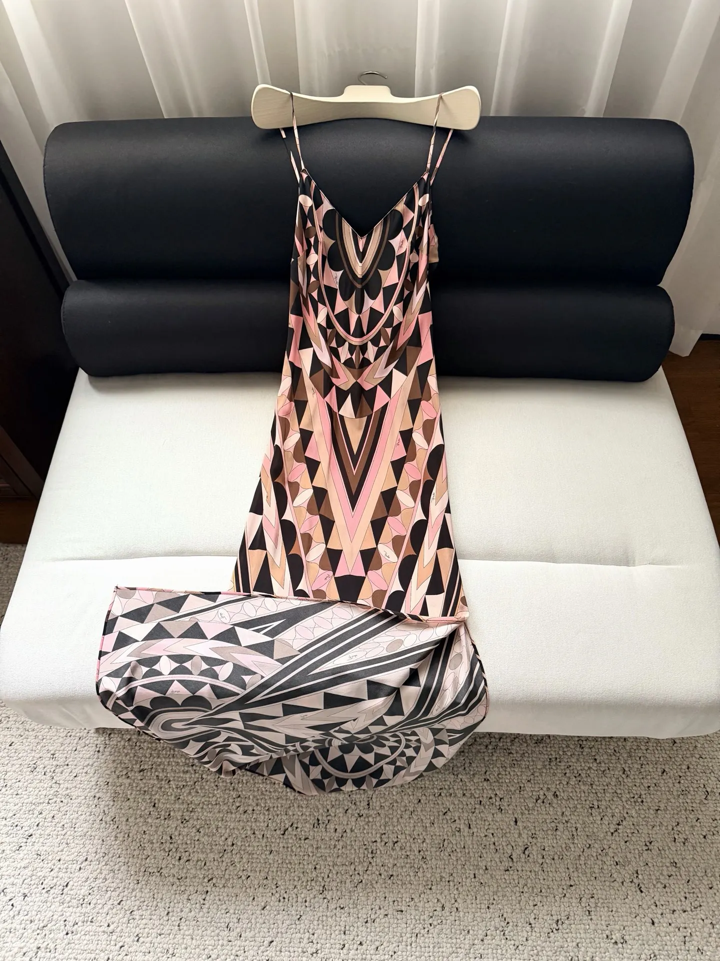 Women's Silk Dress Deep V-neck Sleeveless Thin Shoulder Straps Leg Side Slit Midi Robe
Women's Silk Dress Deep V-neck Sleeveless Thin Shoulder Straps Leg Side Slit Midi Robe