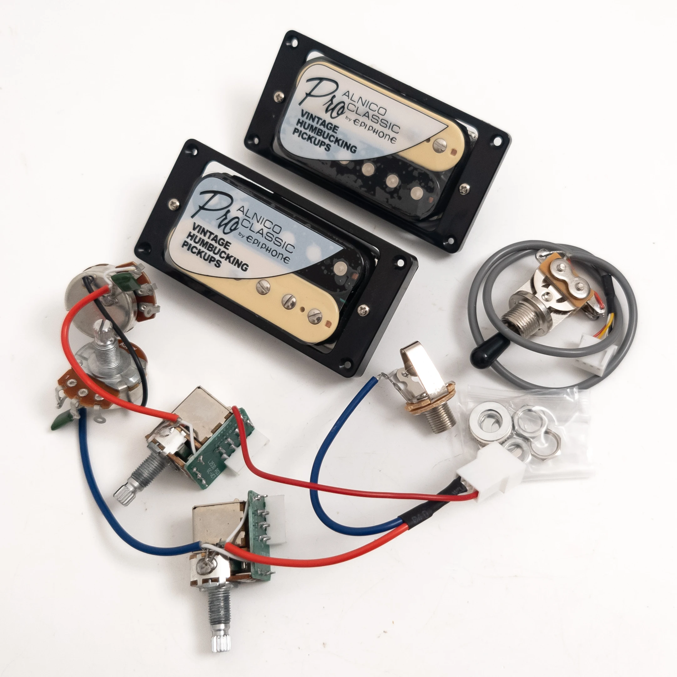 Набор звукоснимателей для гитарного хамбакера — Alnico V Bridge & Neck с жгутом проводов быстрого подключения 4C, установка без пайки для гитары LP
Набор звукоснимателей для гитарного хамбакера — Alnico V Bridge & Neck с жгутом проводов быстрого подключения 4C, установка без пайки для гитары LP