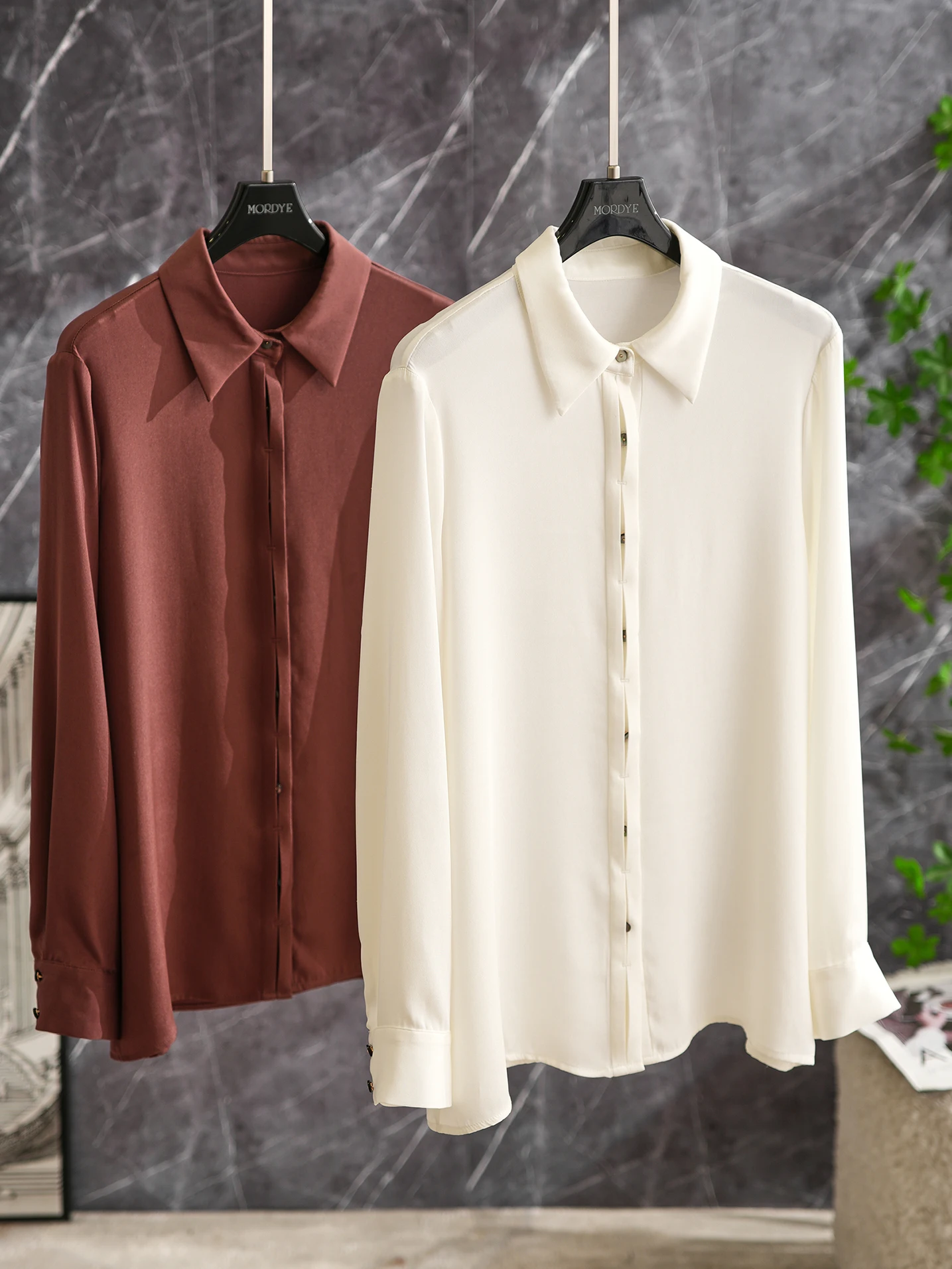 Wall Street Elite High Intelligence Sensation Double Collar Long Sleeve Silk Silk Shirt Top Original Design Straight...
Wall Street Elite High Intelligence Sensation Double Collar Long Sleeve Silk Silk Shirt Top Original Design Straight...