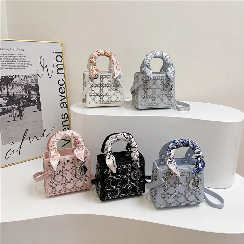 Luxury Elegant Female Bag Handbag Petite Crossbody Bag Glamorous Versatile Design For Women Purse
Luxury Elegant Female Bag Handbag Petite Crossbody Bag Glamorous Versatile Design For Women Purse